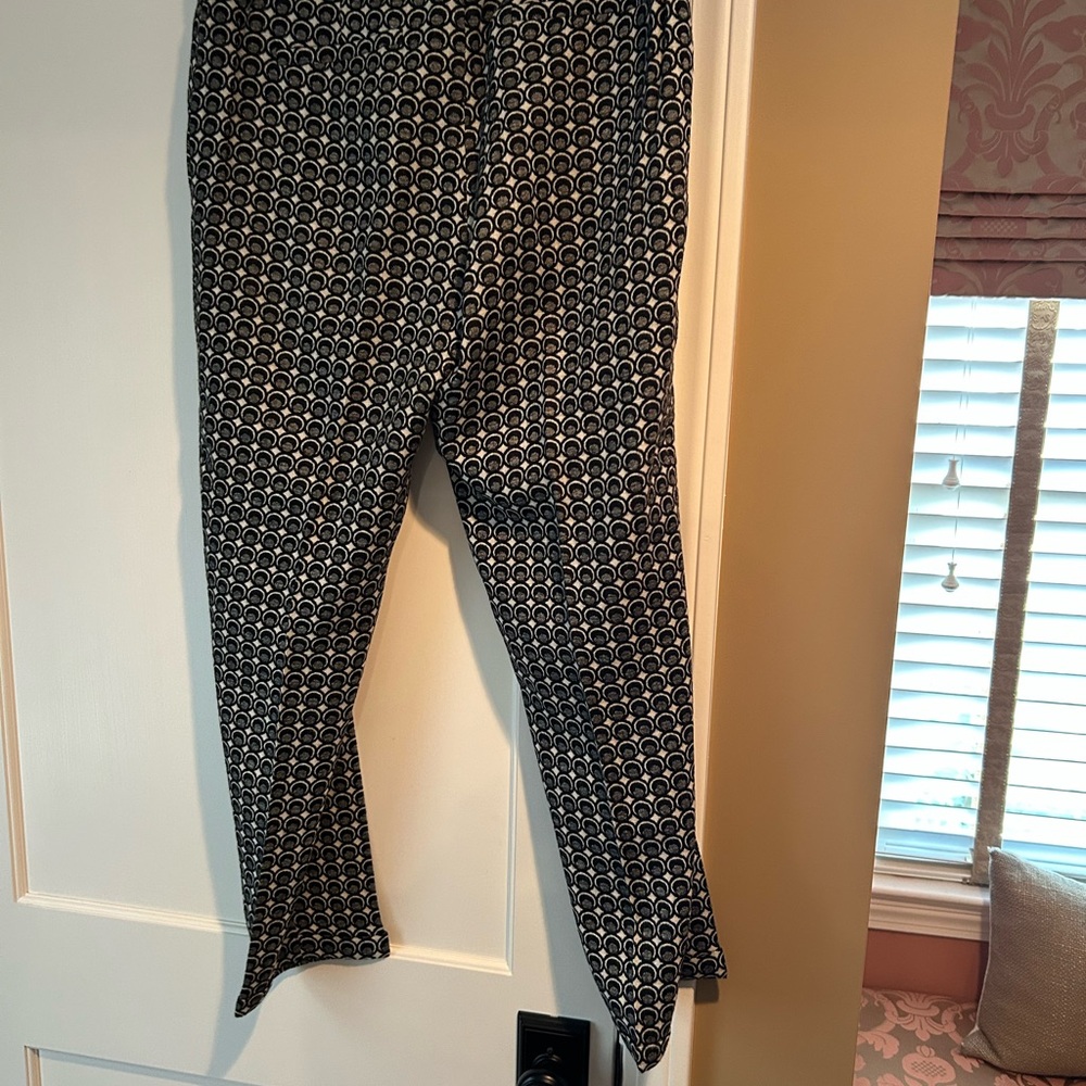 Boden,Black /White Patterned Pants,12,tapered leg,front zip,side/rear pockets